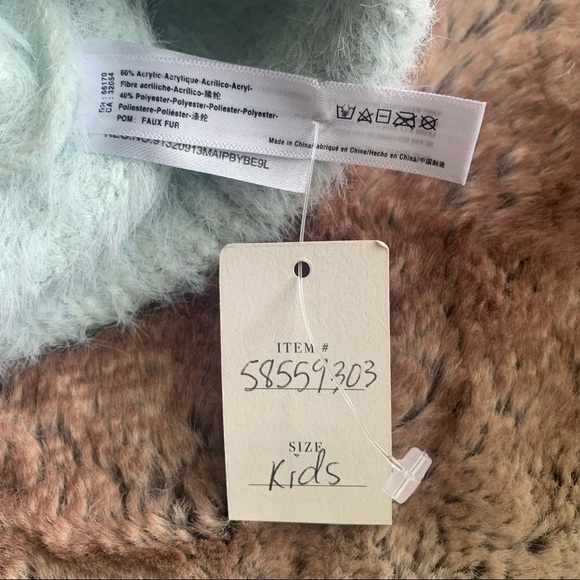 Anthropologie Fuzzy Monogram Initial D Kids Hat - Picture 7 of 9